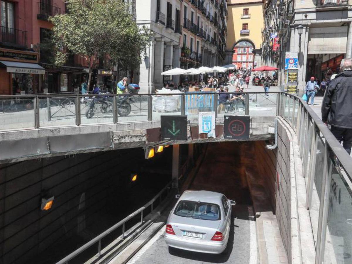 Apartamentos Felipe IV Plaza Mayor Madrid Luaran gambar